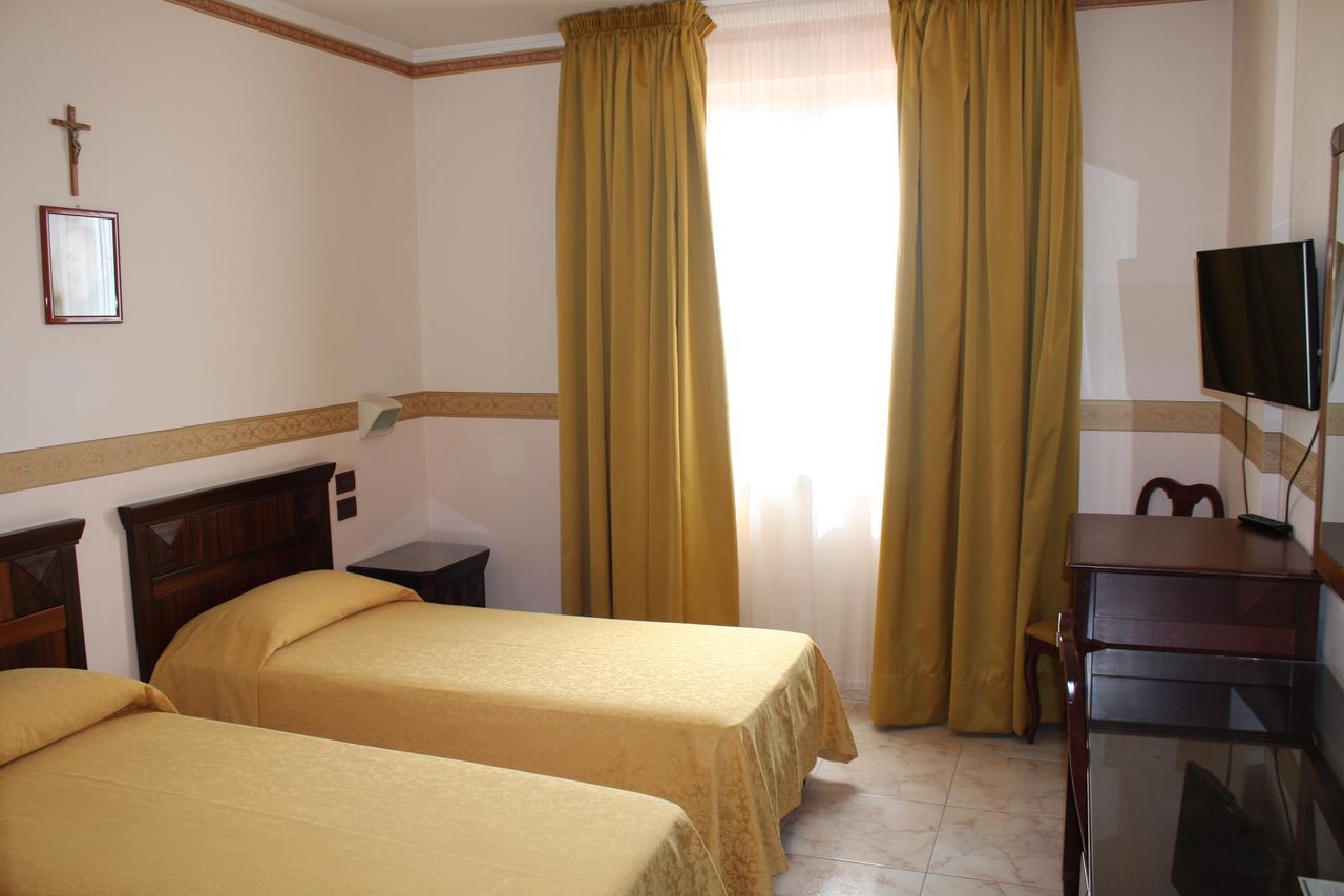 Grand Hotel Degli Angeli ซานโจวานนี โรตอนโด ภายนอก รูปภาพ