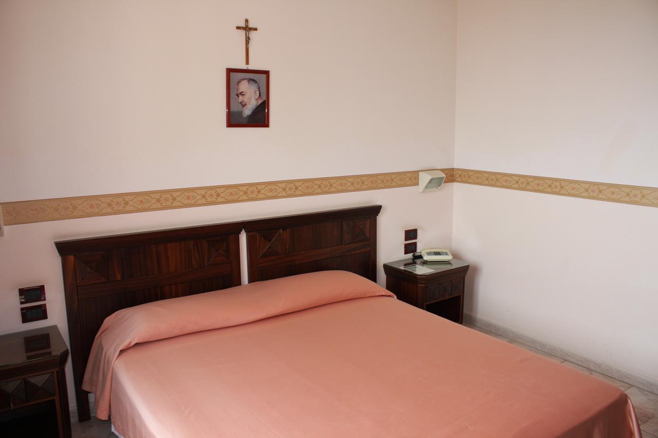 Grand Hotel Degli Angeli ซานโจวานนี โรตอนโด ภายนอก รูปภาพ